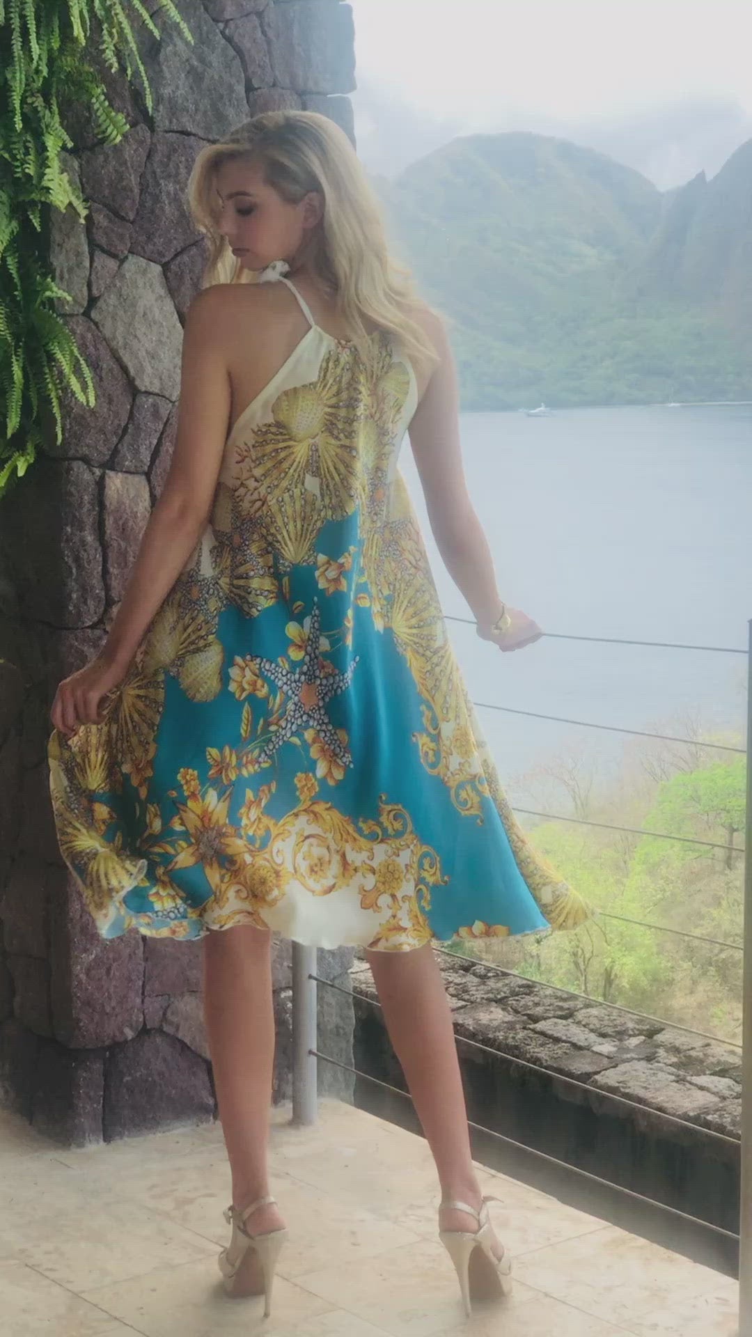 Positano Mariposa Halter